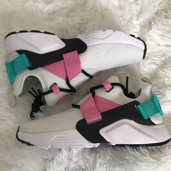 🚨SOLD🚨 Nike Air Huarache City Low - Picture 7 of 8